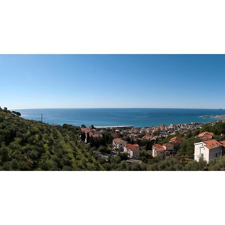 Tra Gli Ulivi Bed & Breakfast Pietra Ligure Eksteriør bilde