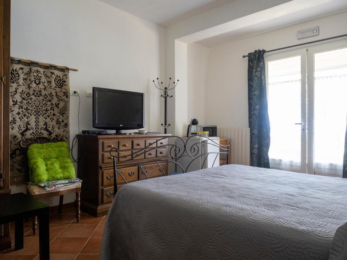 Tra Gli Ulivi Bed & Breakfast Pietra Ligure Eksteriør bilde
