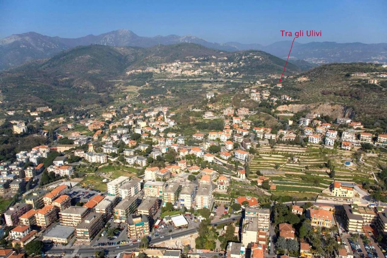Tra Gli Ulivi Bed & Breakfast Pietra Ligure Eksteriør bilde