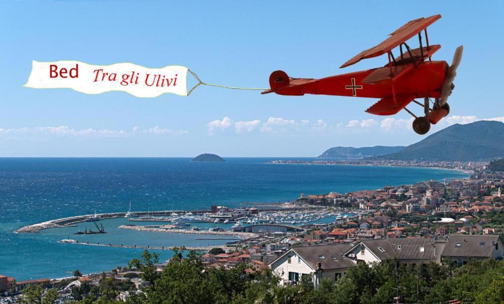 Tra Gli Ulivi Bed & Breakfast Pietra Ligure Eksteriør bilde