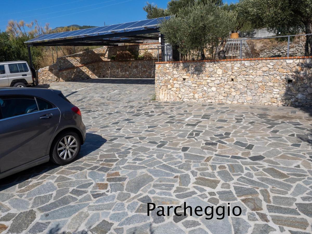 Tra Gli Ulivi Bed & Breakfast Pietra Ligure Eksteriør bilde
