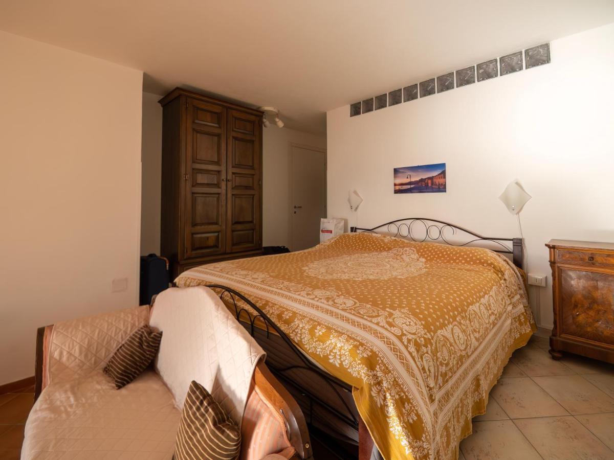 Tra Gli Ulivi Bed & Breakfast Pietra Ligure Eksteriør bilde