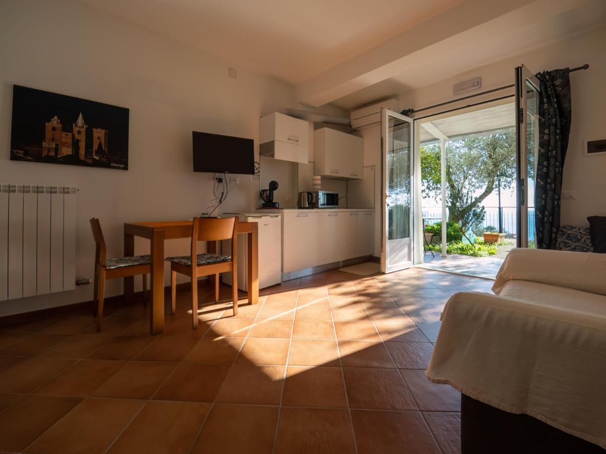 Tra Gli Ulivi Bed & Breakfast Pietra Ligure Eksteriør bilde