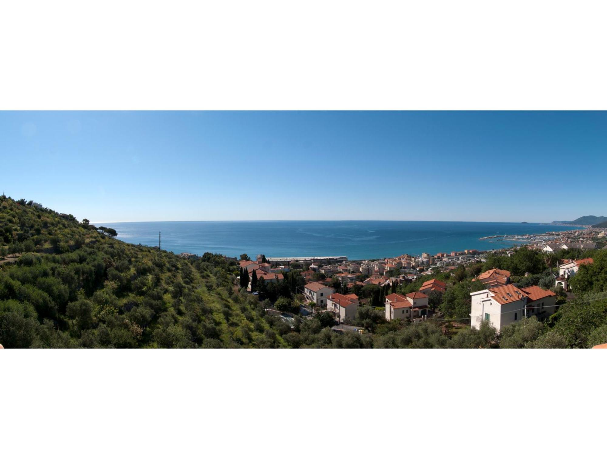 Tra Gli Ulivi Bed & Breakfast Pietra Ligure Eksteriør bilde
