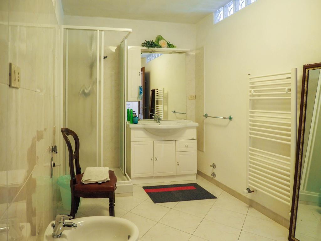 Tra Gli Ulivi Bed & Breakfast Pietra Ligure Rom bilde