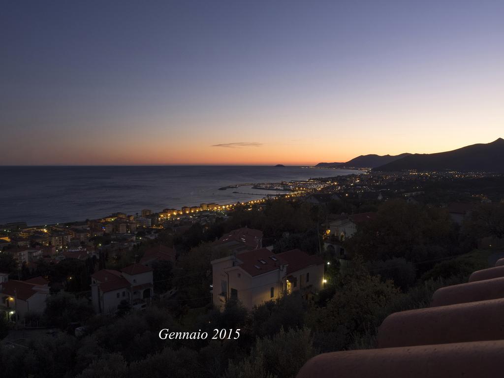 Tra Gli Ulivi Bed & Breakfast Pietra Ligure Eksteriør bilde