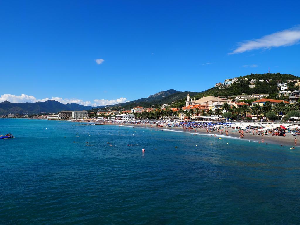 Tra Gli Ulivi Bed & Breakfast Pietra Ligure Eksteriør bilde