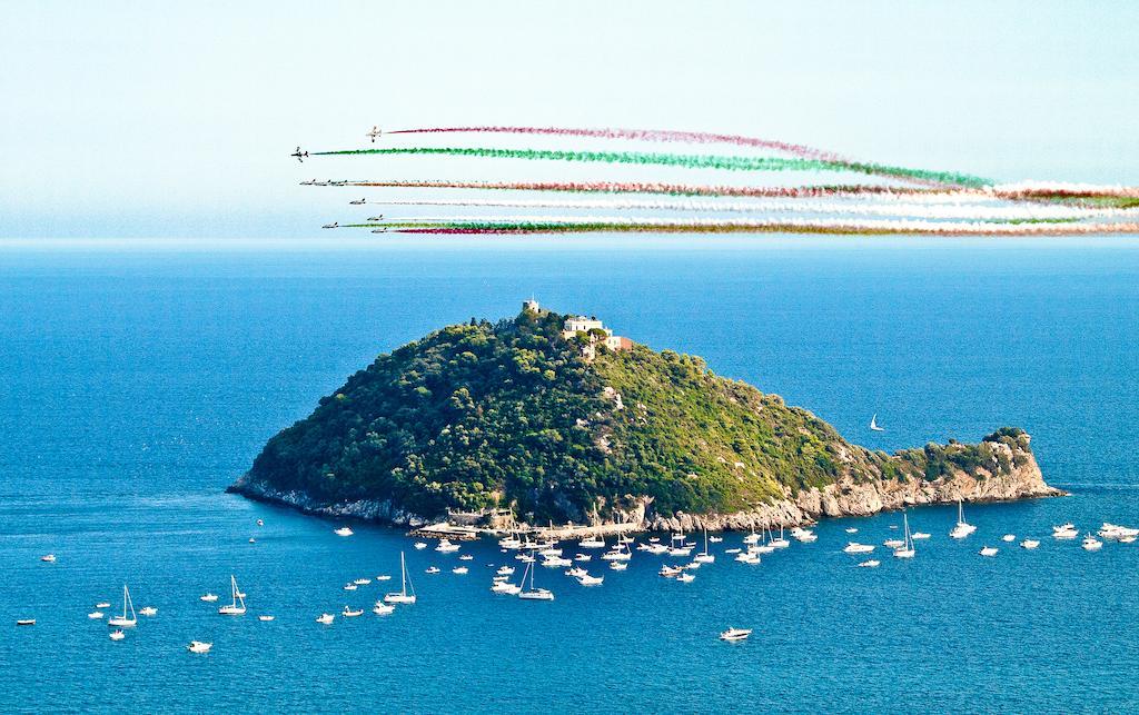 Tra Gli Ulivi Bed & Breakfast Pietra Ligure Eksteriør bilde