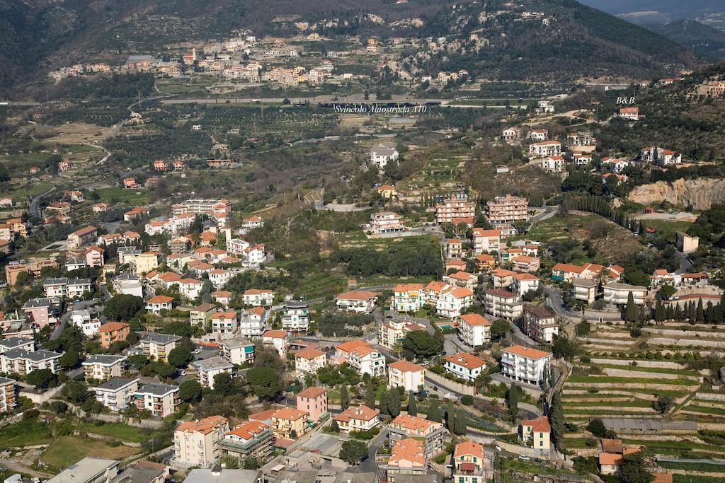 Tra Gli Ulivi Bed & Breakfast Pietra Ligure Eksteriør bilde