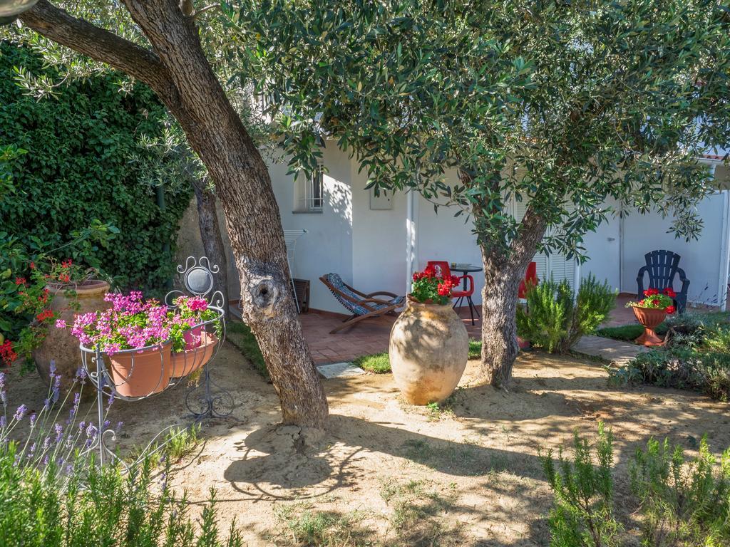 Tra Gli Ulivi Bed & Breakfast Pietra Ligure Eksteriør bilde